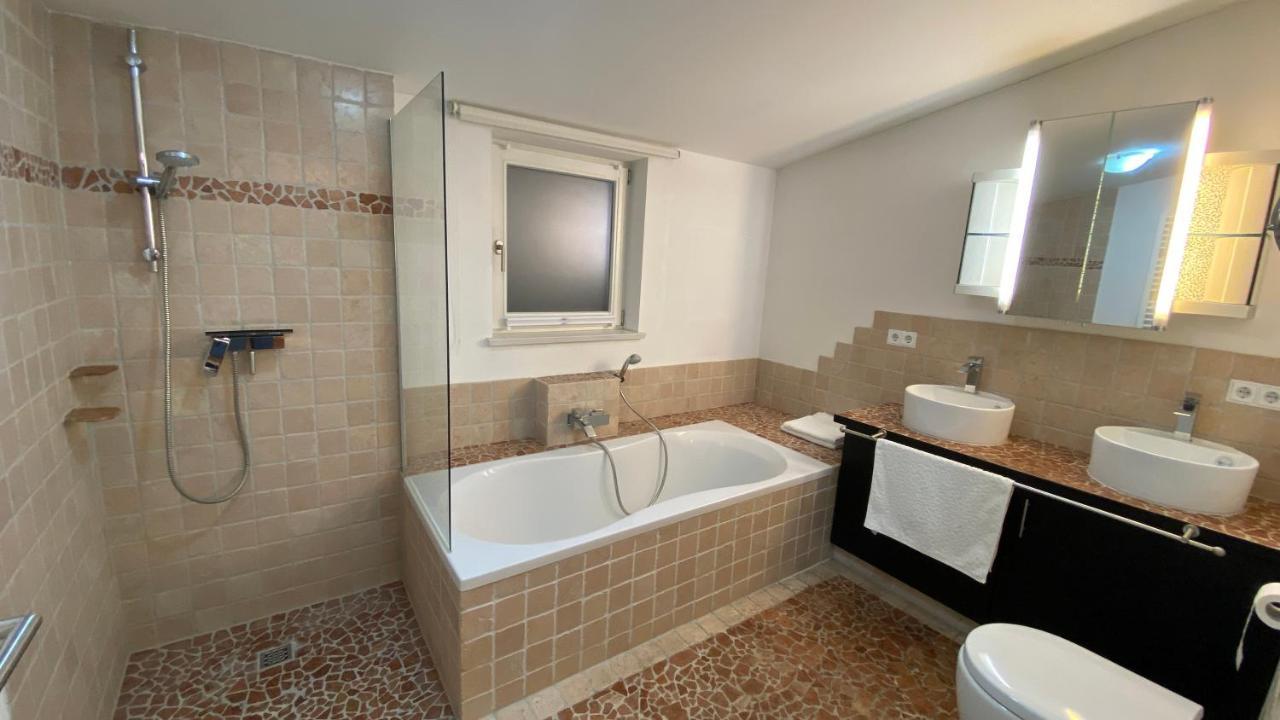 Fewo Luxus Wohnung Im Eigenen Ferienhaus, 120 Qm, Naehe Regensburg Mit Balkon, Terrasse & Garten, Gute Zuganbindung Laber المظهر الخارجي الصورة